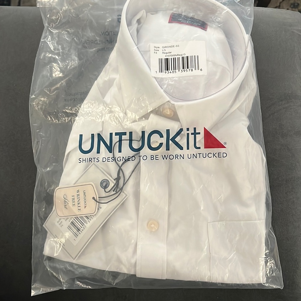 Men’s UNTUCKit -White button down, short sleeved shirt